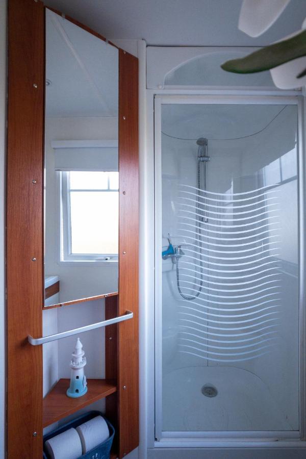 Knus En Modern Ingericht Chalet Met Gratis Wifi Villa Tzummarum Exterior foto